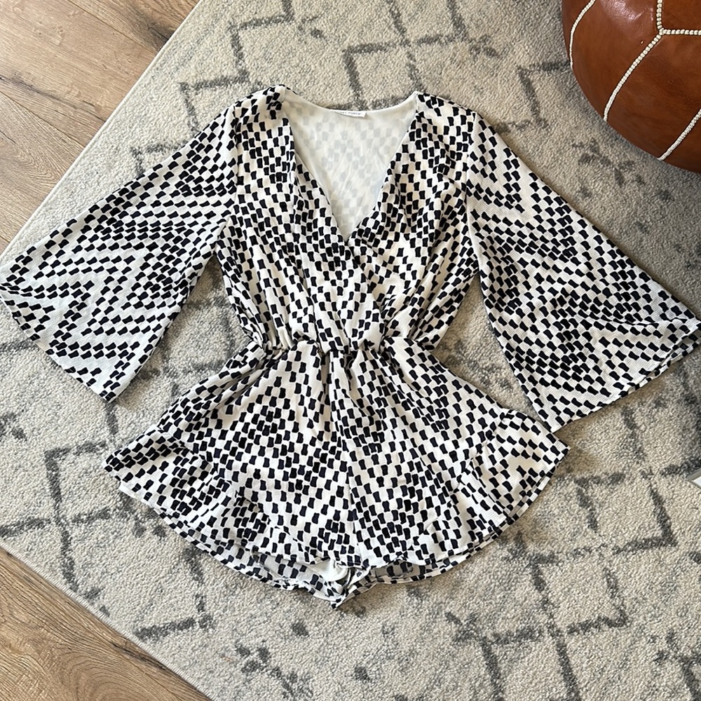 NWOT Honey Punch Long Sleeved Floral Romper (Size L)
